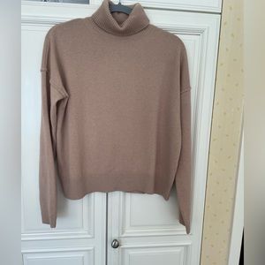 Luxurious turtleneck, drop sleeve sweater. Beautiful camel color.